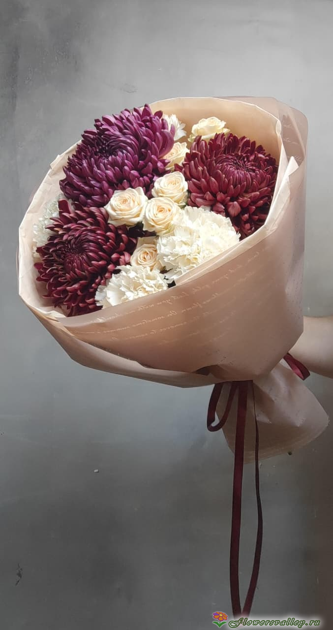 с хризантемой бигуди и кустовой розой