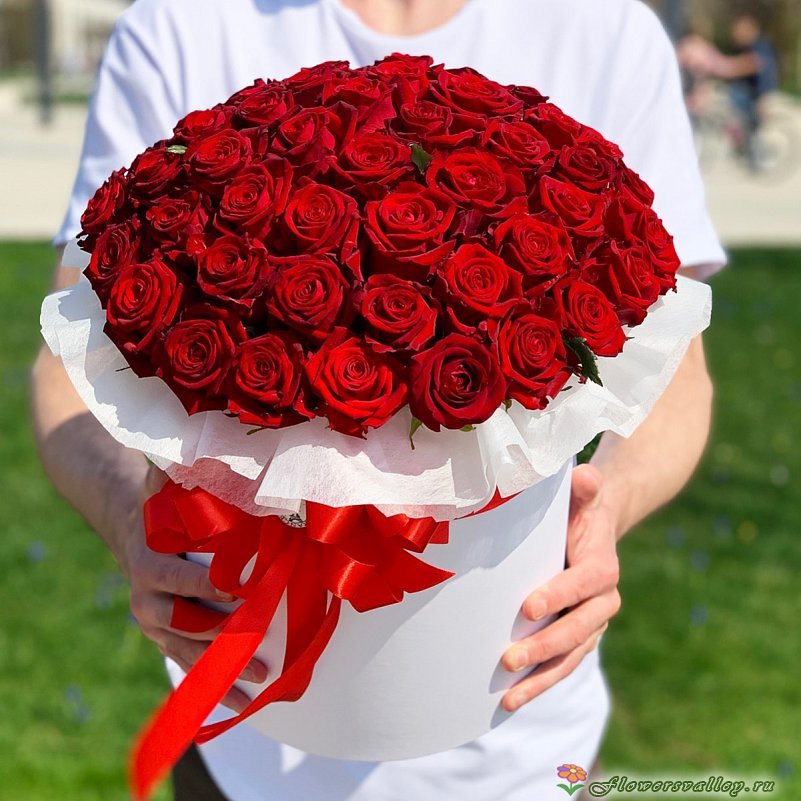 51 красная роза в коробке