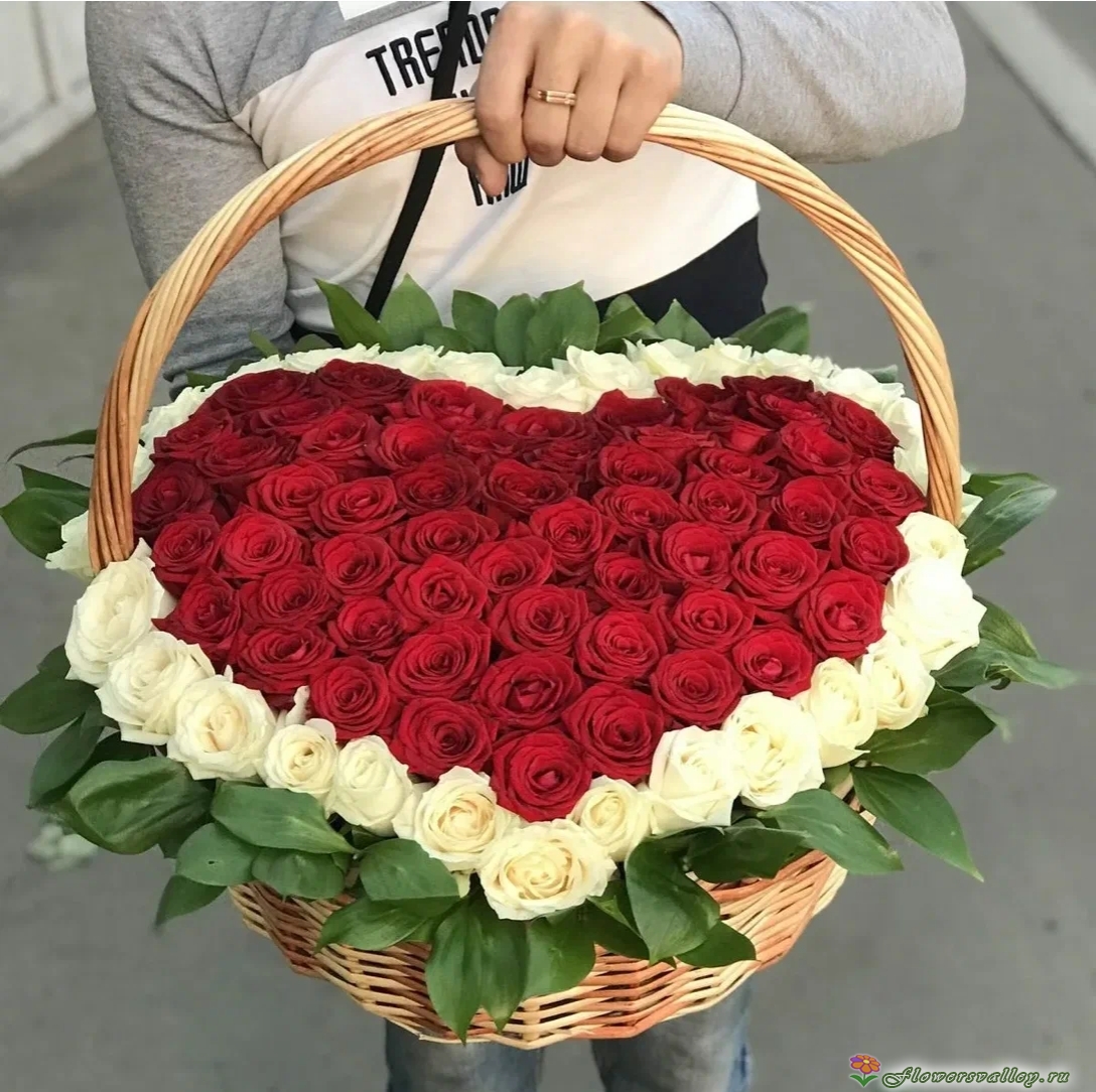 101 роза в корзинке