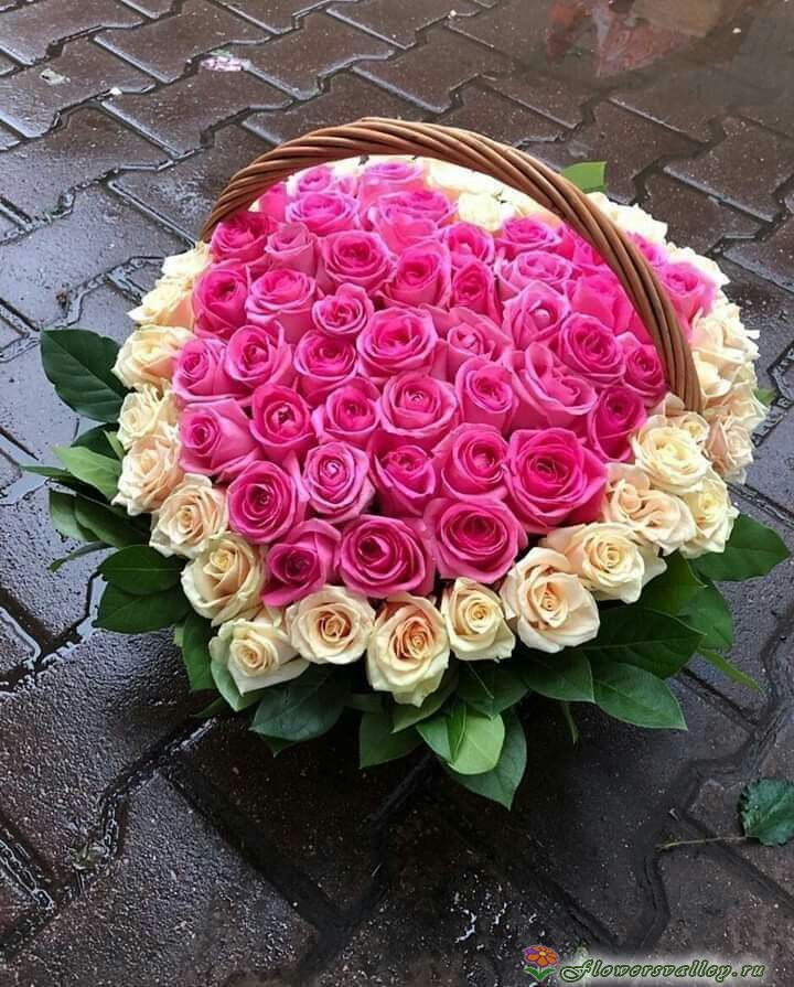 Сердце из 51 розовой розы в корзине