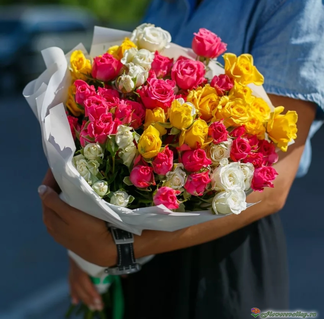 Букет кустовых роз микс, 11 шт.